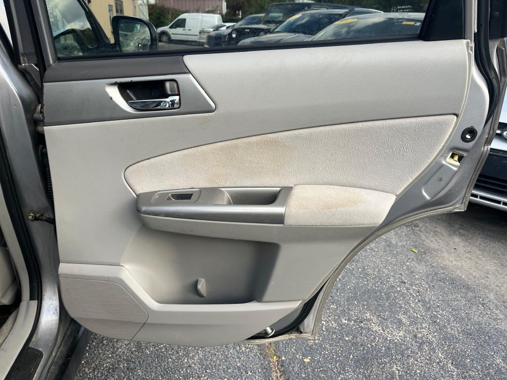2010 Subaru Forester Image 10