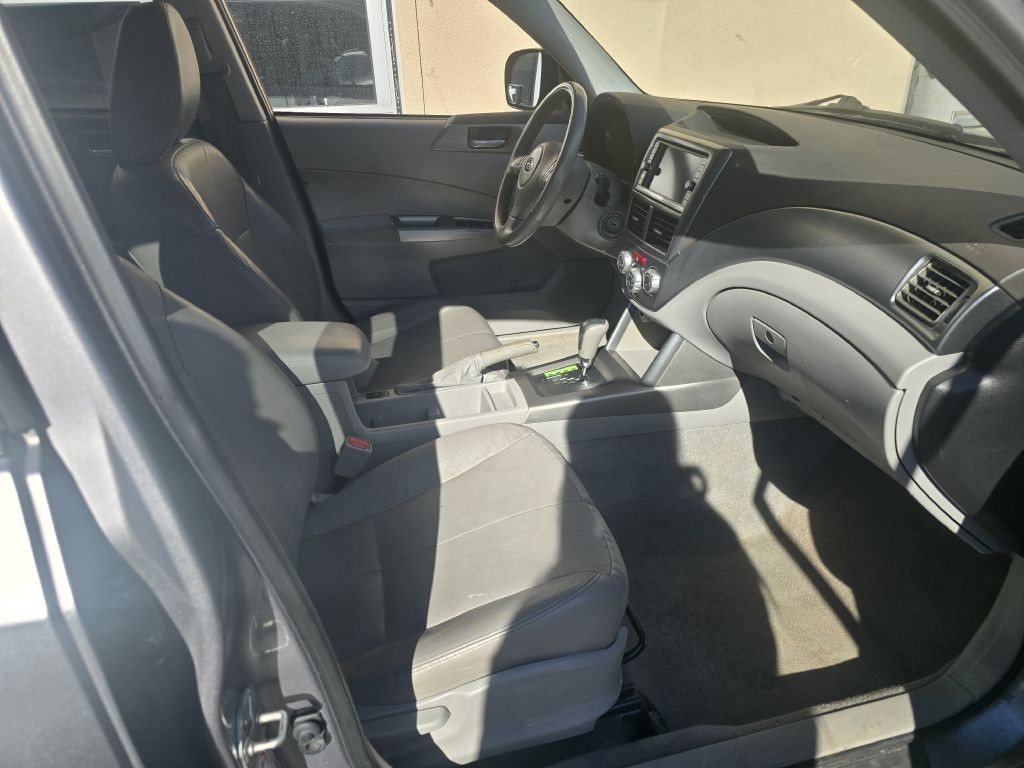 2010 Subaru Forester Image 11