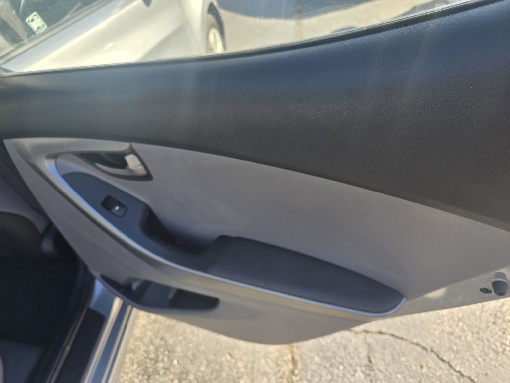 2016 Hyundai Elantra Image 11
