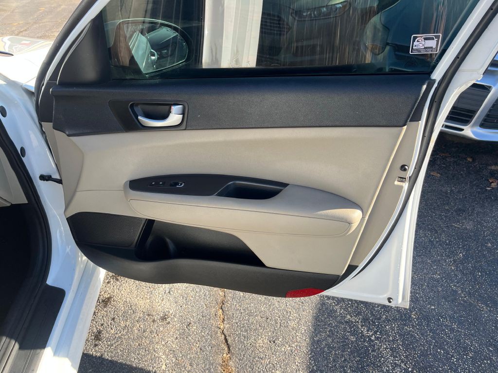 2017 Kia Optima Image 8