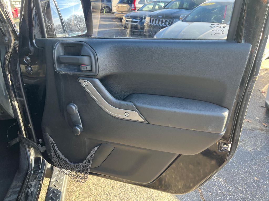 2012 Jeep Wrangler Image 11