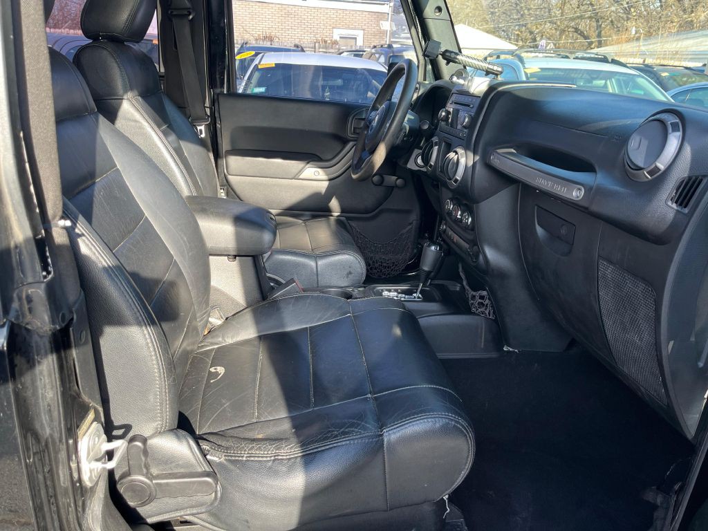 2012 Jeep Wrangler Image 12