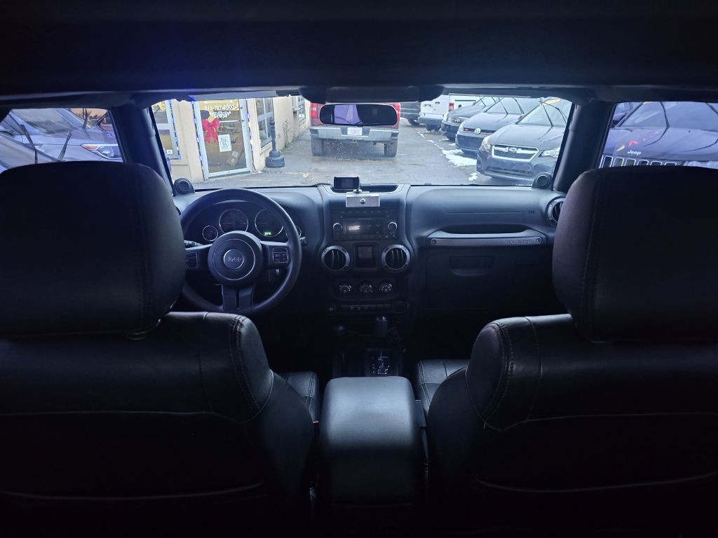 2012 Jeep Wrangler Image 13