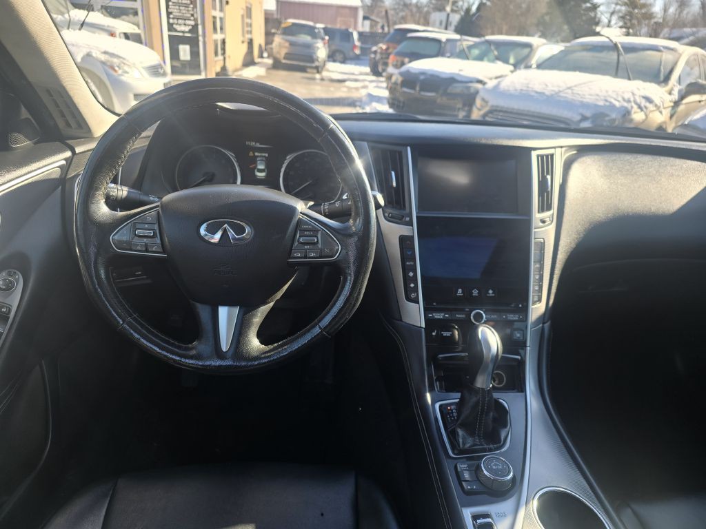 2015 INFINITI Q50 Image 9