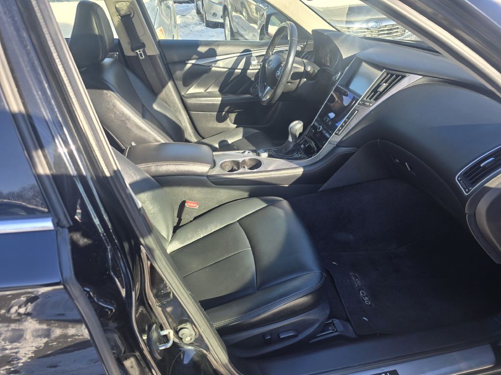 2015 INFINITI Q50 Image 12