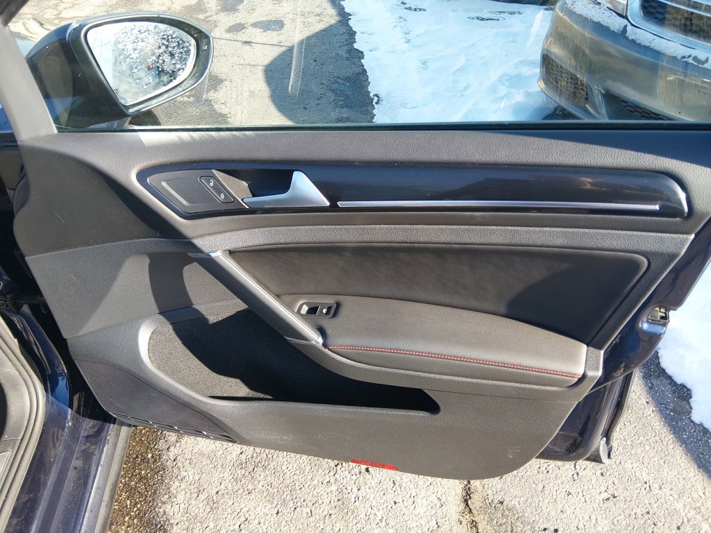 2016 Volkswagen GTI Image 12