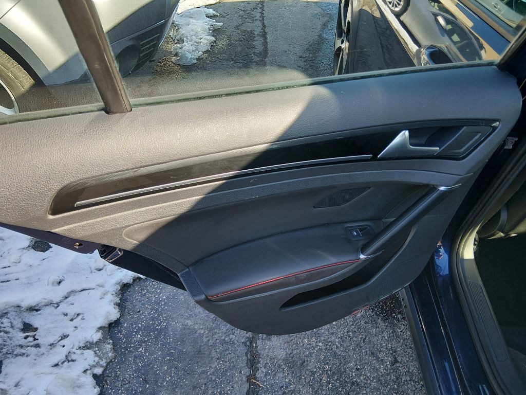 2016 Volkswagen GTI Image 17