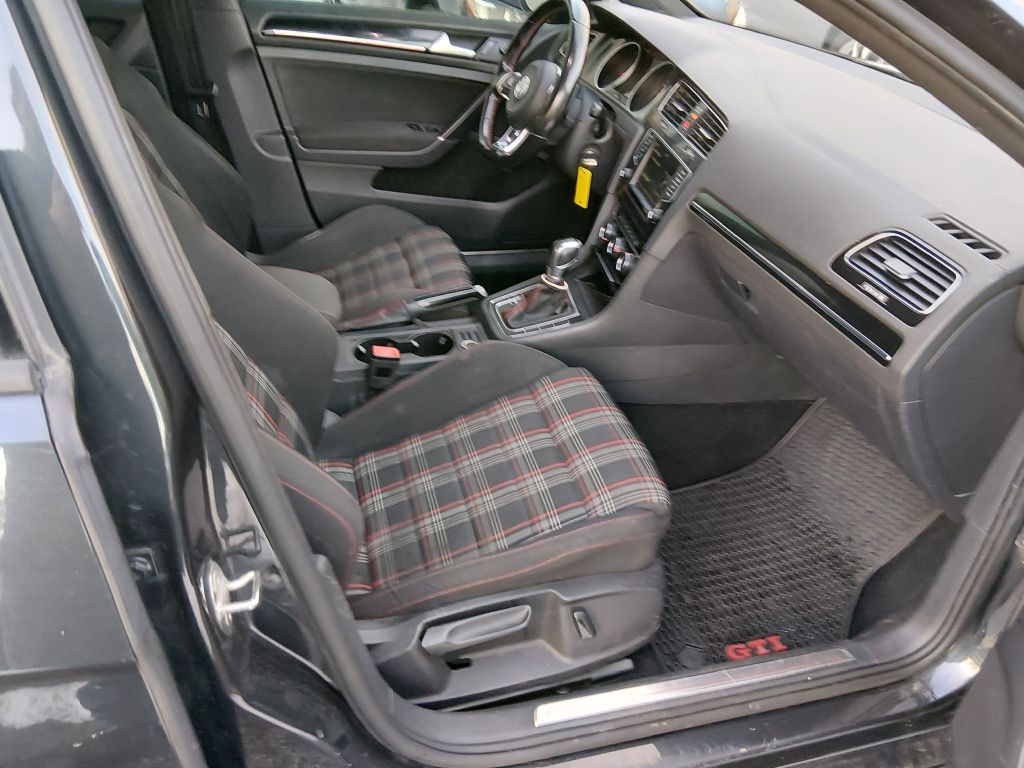 2017 Volkswagen GTI Image 9