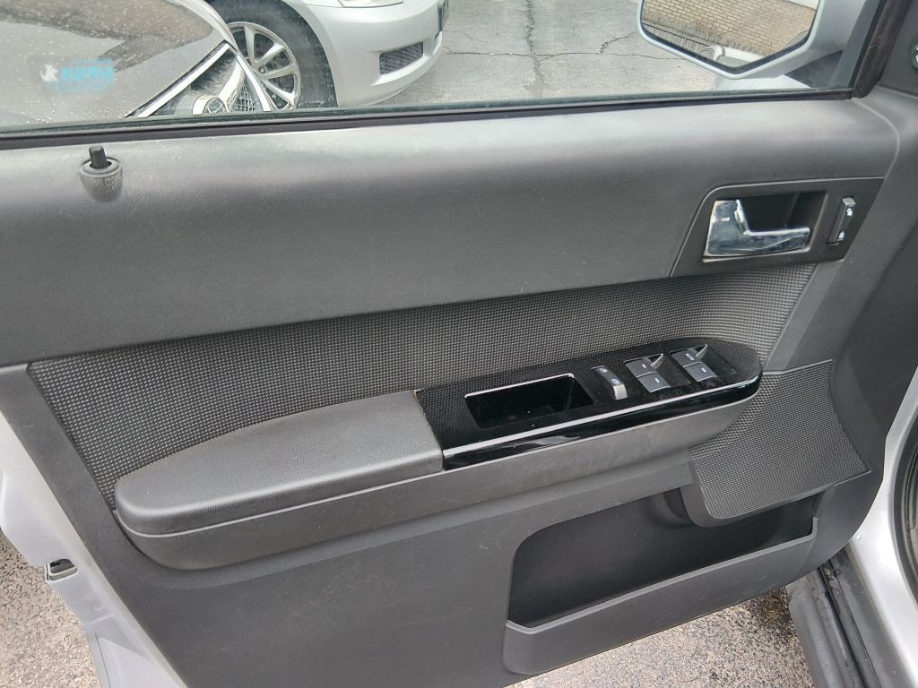 2010 Ford Escape Image 6