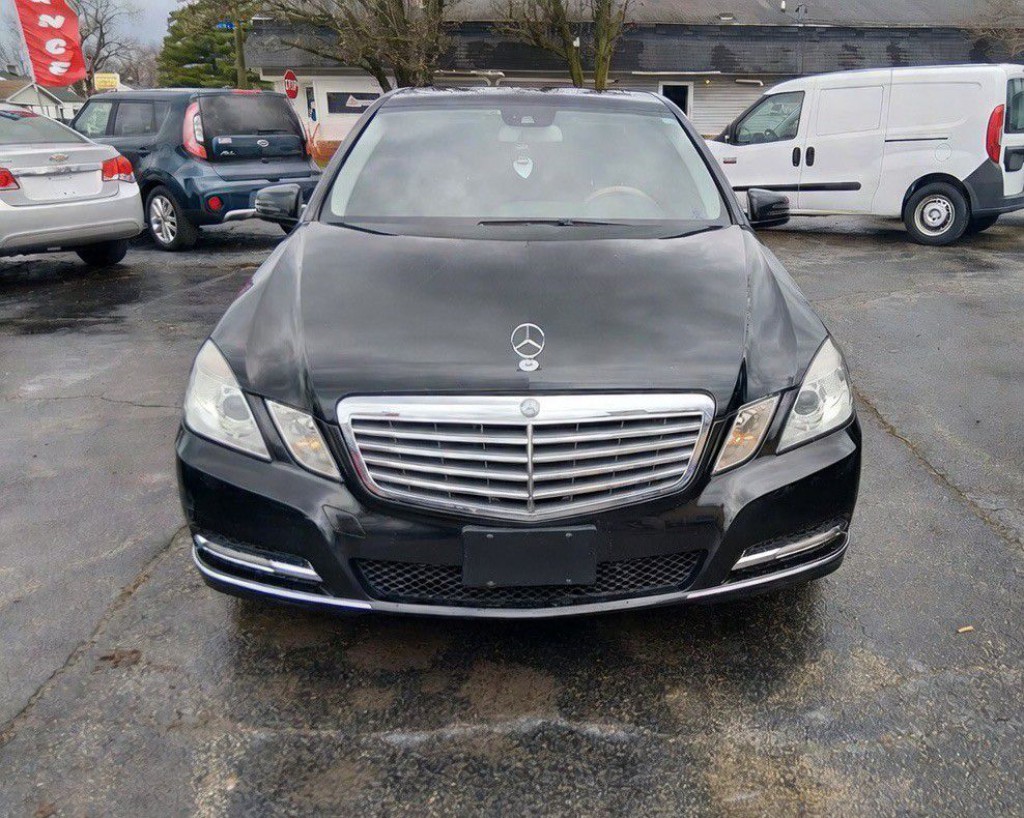 2013 Mercedes-Benz E-Class Image 2
