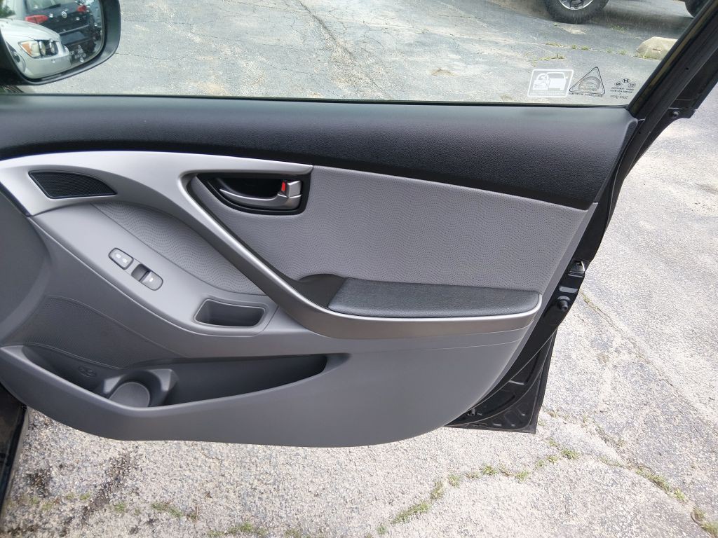 2013 Hyundai Elantra Image 10