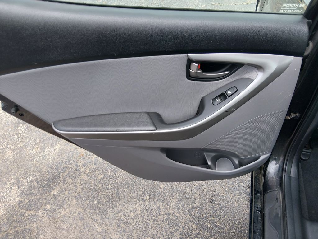 2013 Hyundai Elantra Image 12