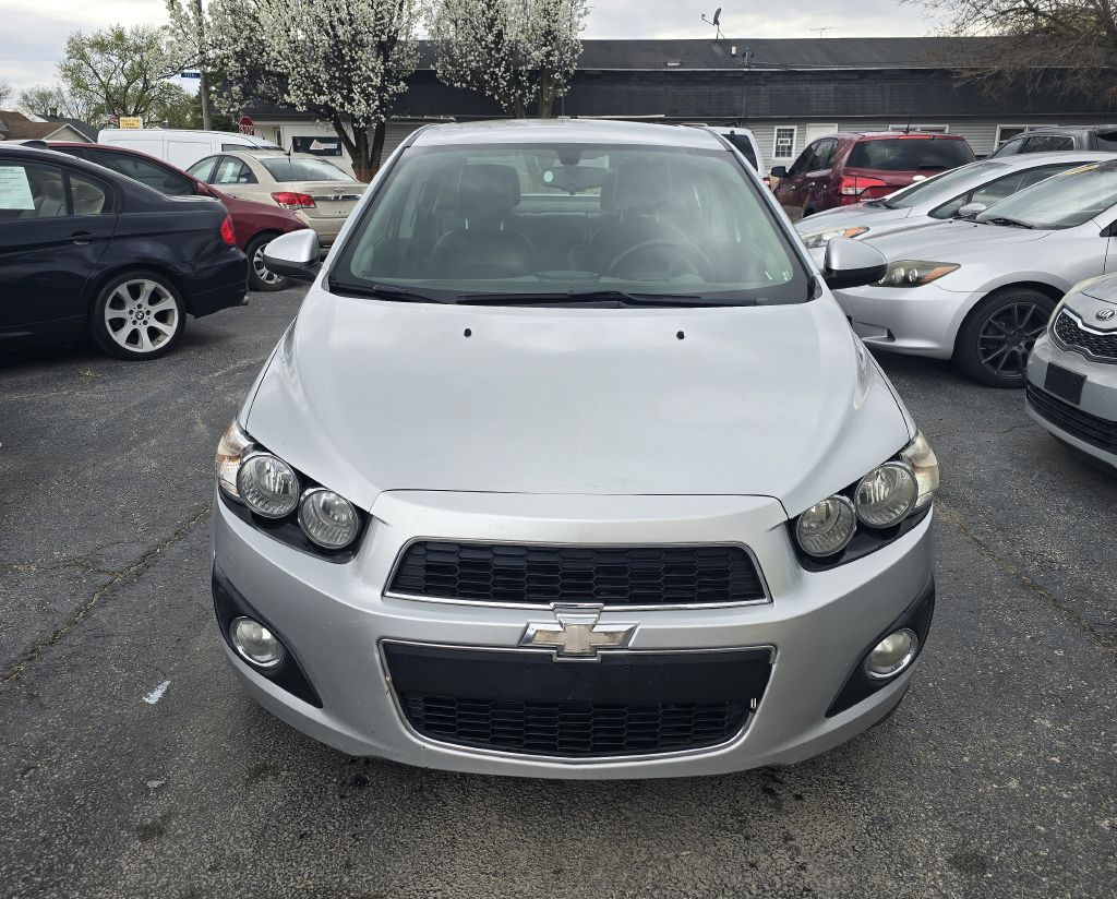 2016 Chevrolet Sonic Image 2