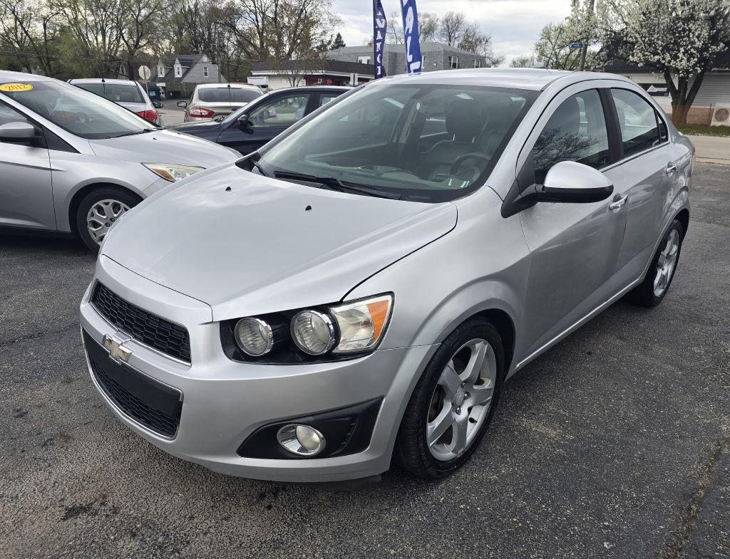 2016 Chevrolet Sonic Image 3