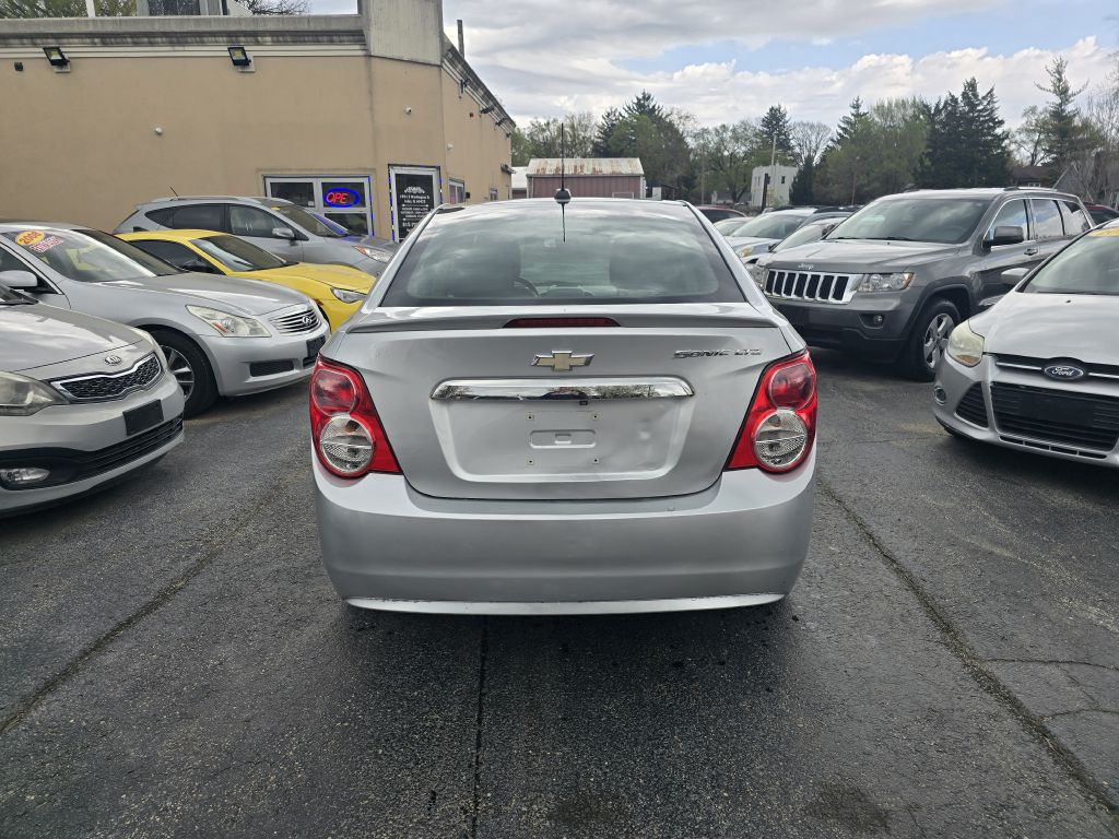 2016 Chevrolet Sonic Image 4