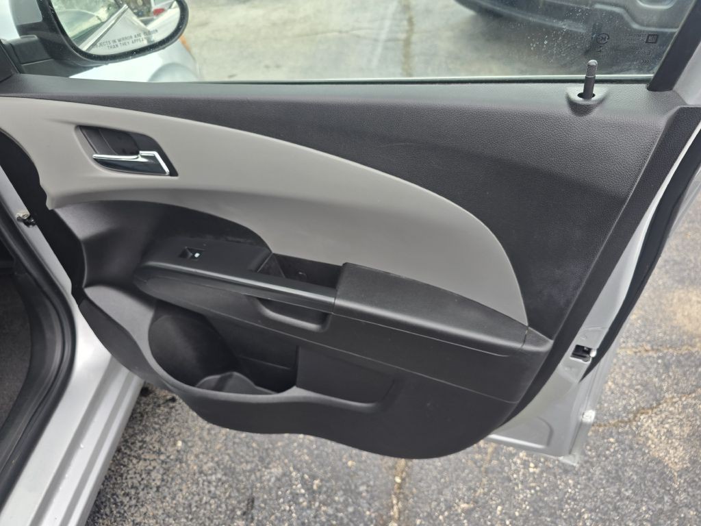 2016 Chevrolet Sonic Image 11
