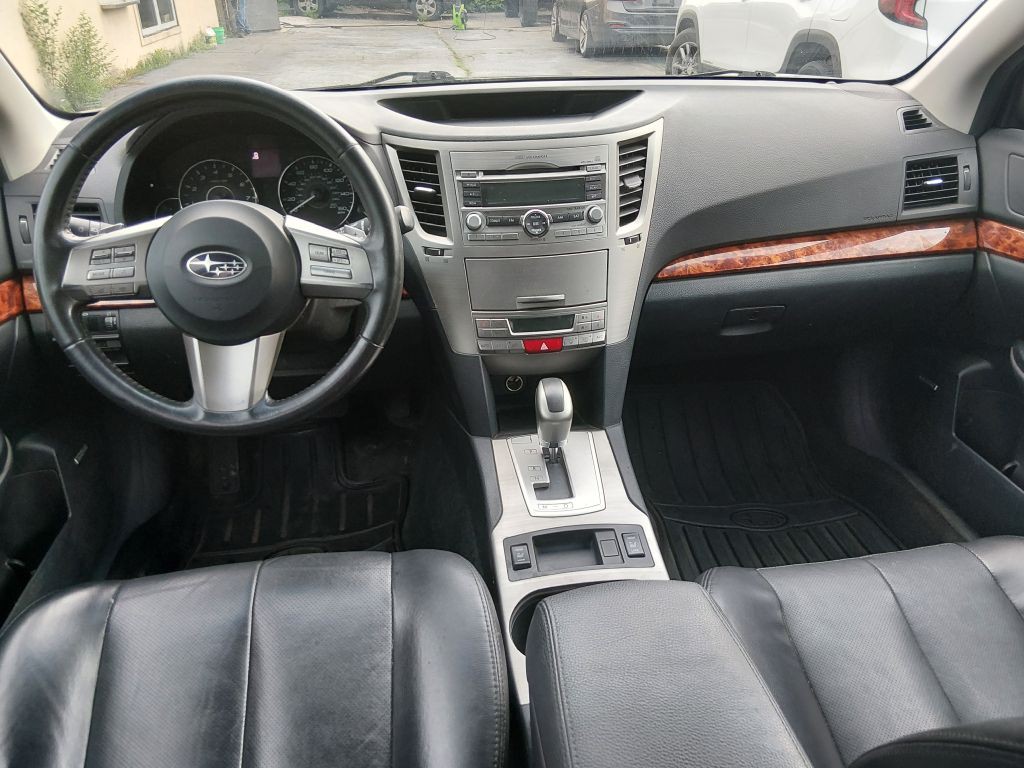 2011 Subaru Outback Image 6