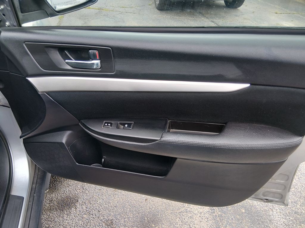 2013 Subaru Outback Image 10