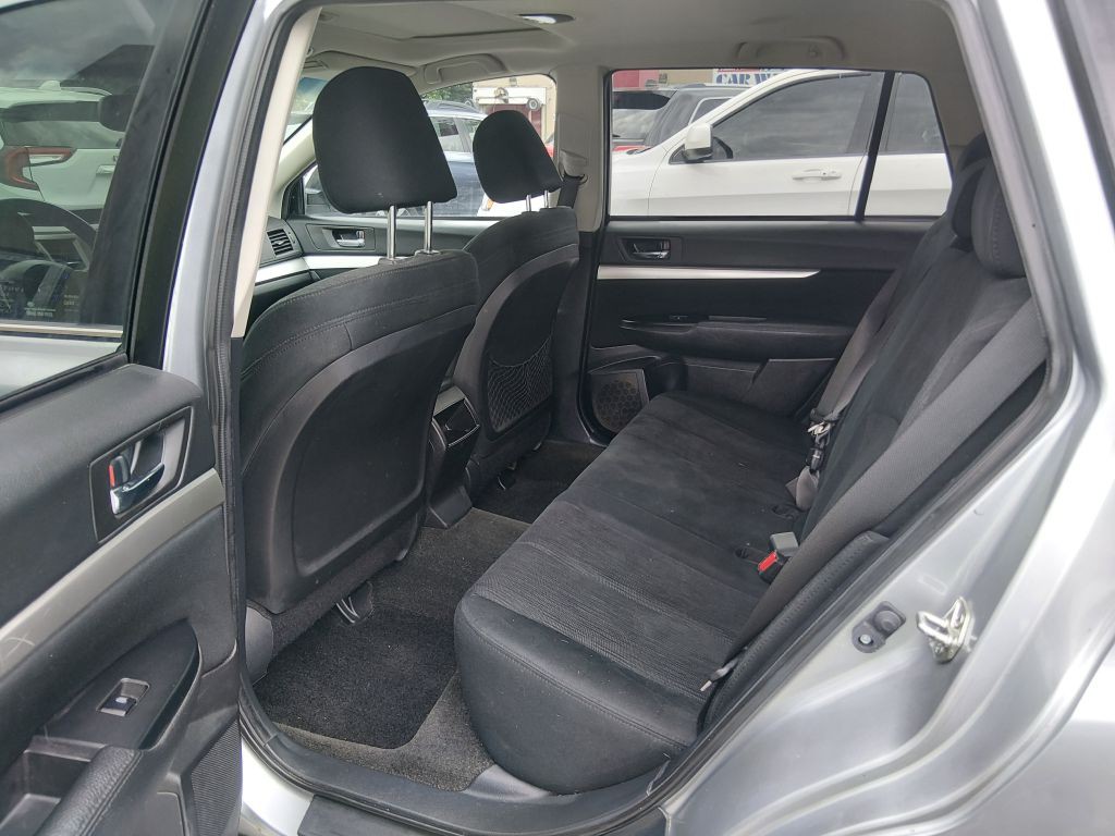 2013 Subaru Outback Image 12