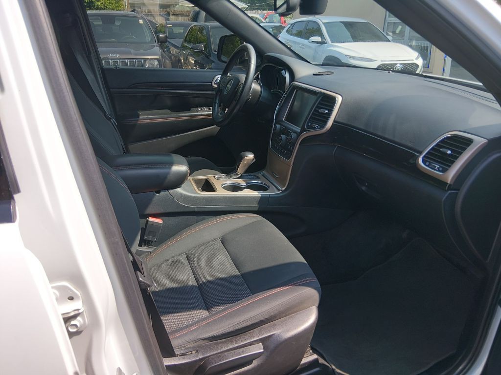 2016 Jeep Grand Cherokee Image 13