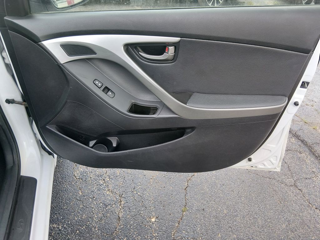 2013 Hyundai Elantra Image 10