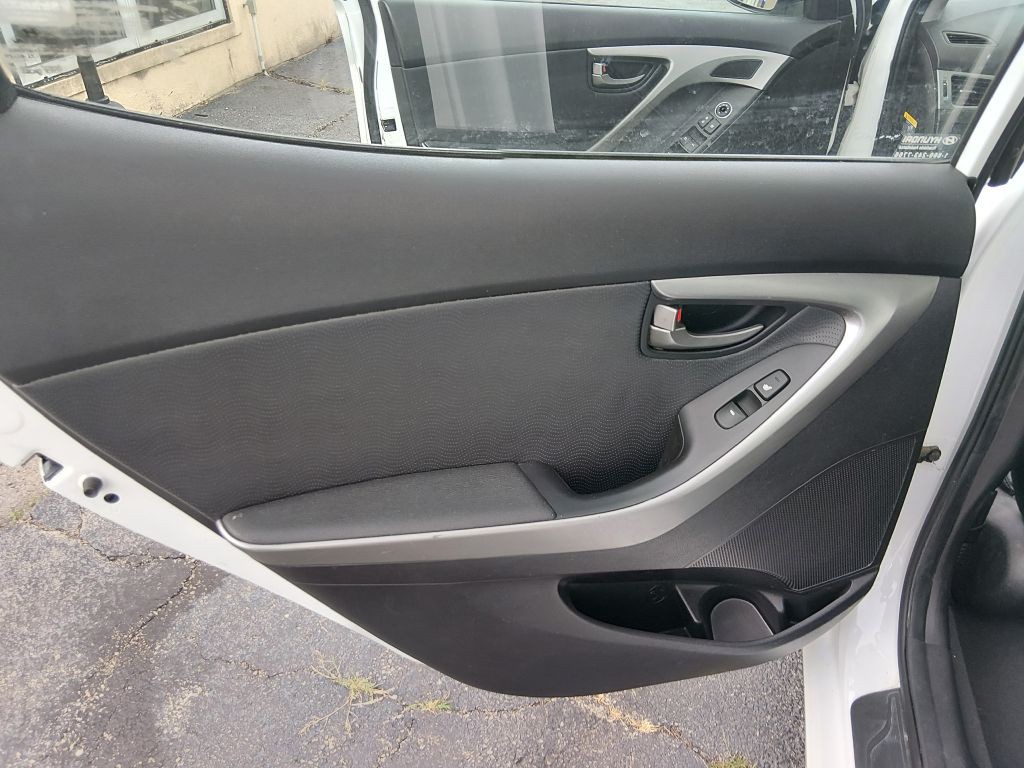 2013 Hyundai Elantra Image 12