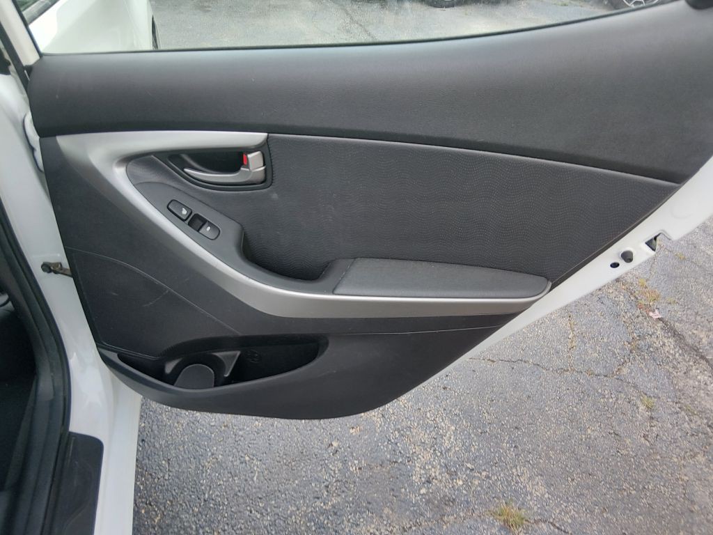 2013 Hyundai Elantra Image 14