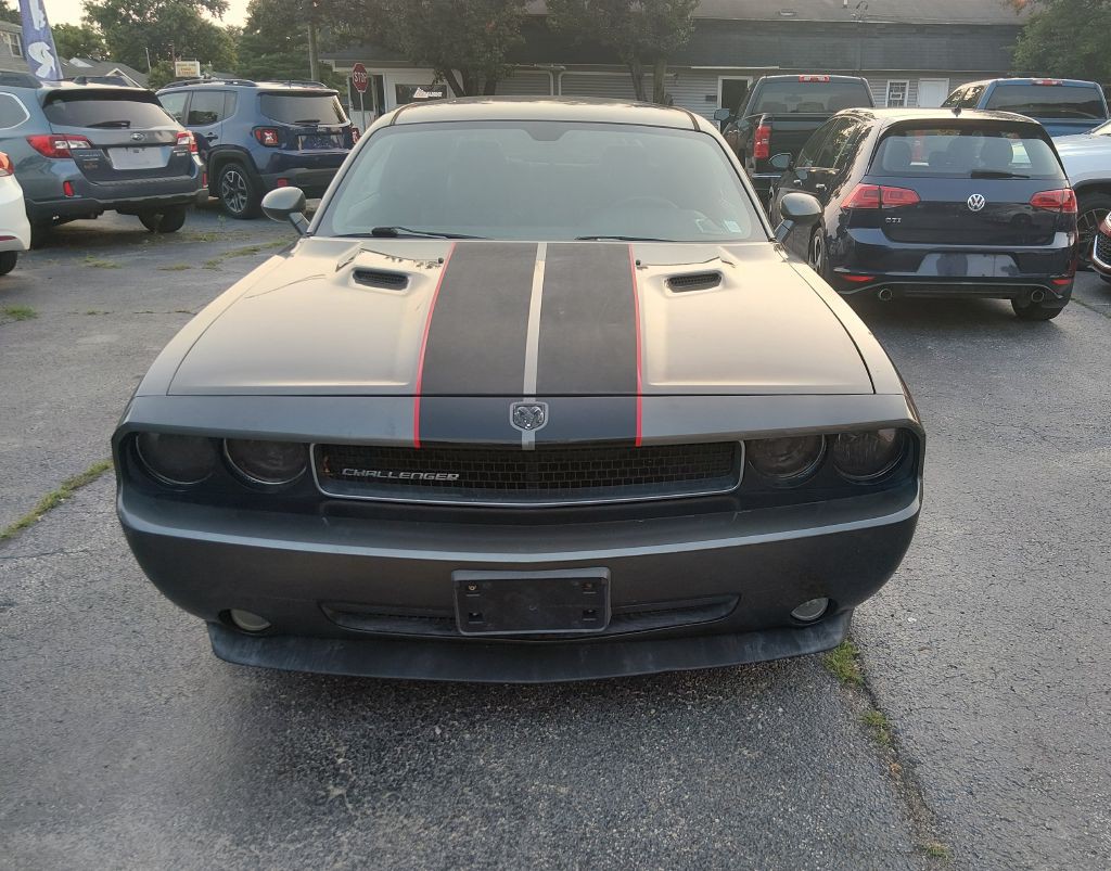 2010 Dodge Challenger Image 2