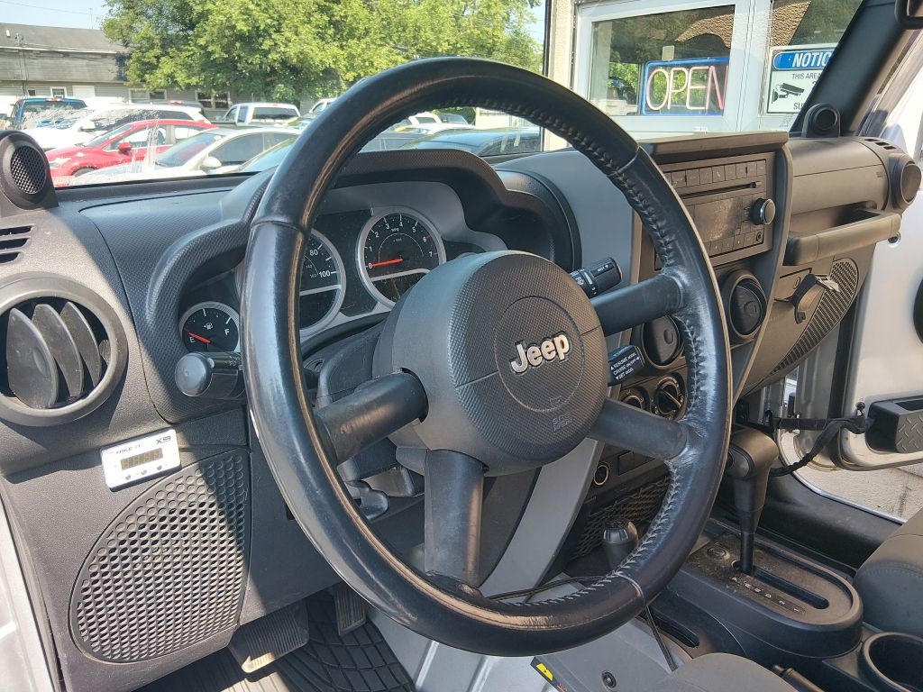 2010 Jeep Wrangler Unlimited Image 9