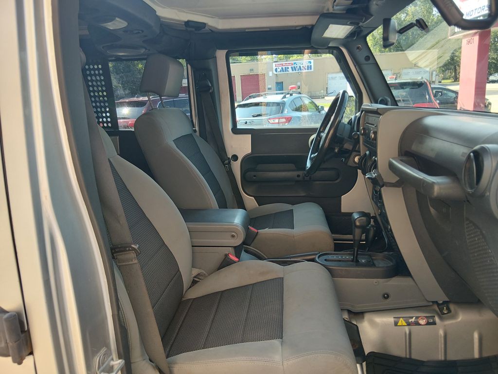 2010 Jeep Wrangler Unlimited Image 11