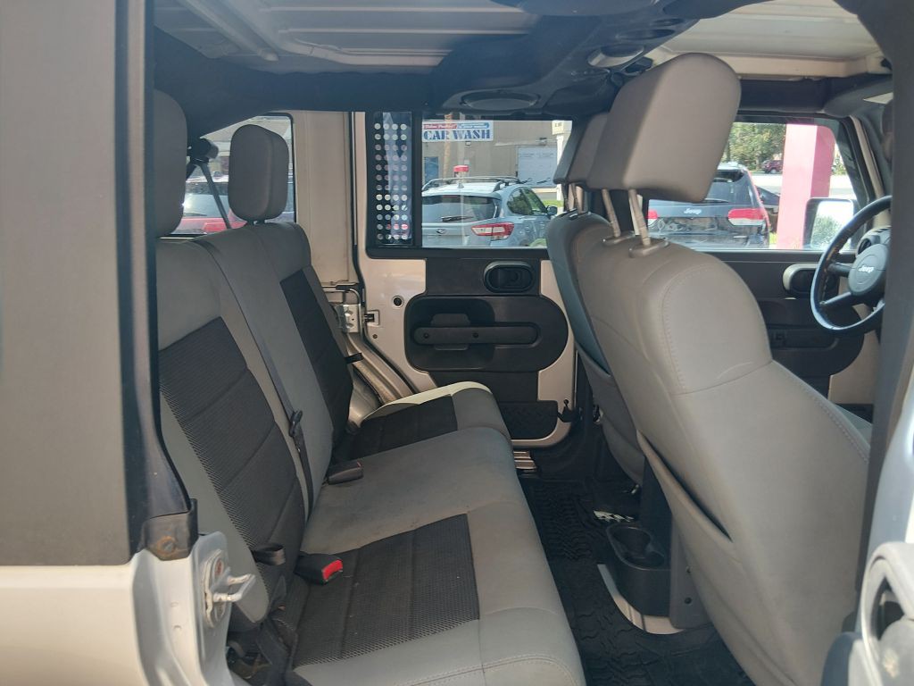2010 Jeep Wrangler Unlimited Image 12