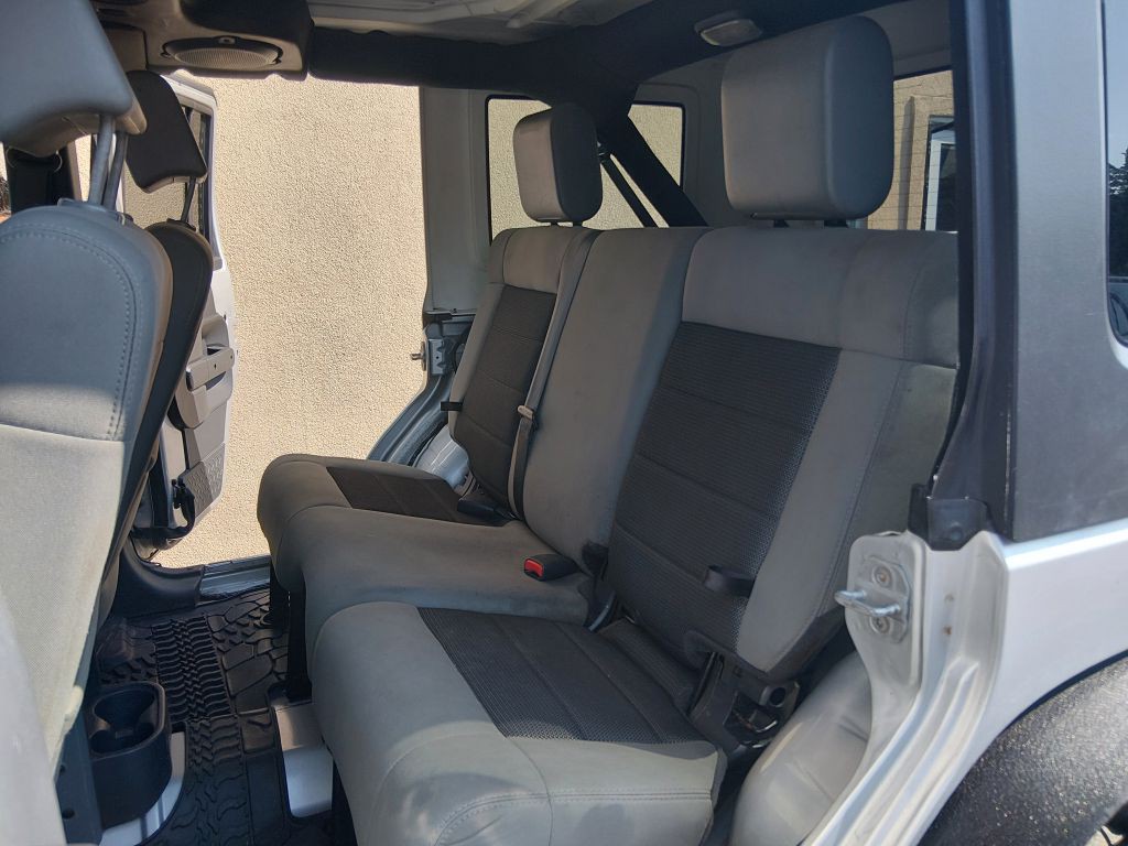 2010 Jeep Wrangler Unlimited Image 14