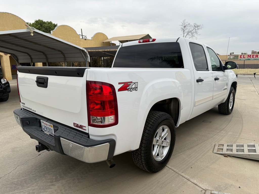 2011 GMC Sierra Image 2