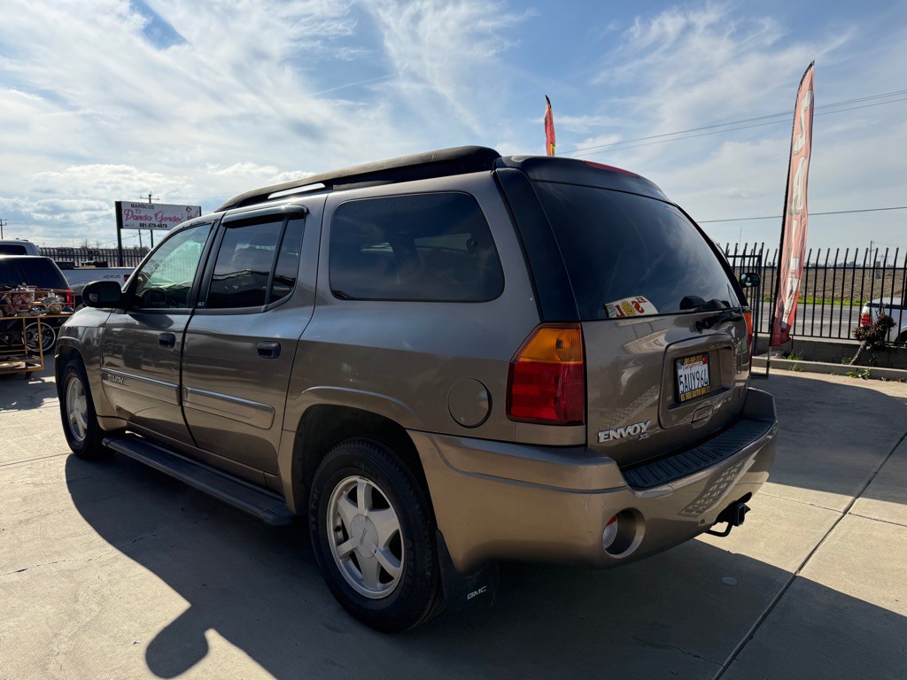 2003 GMC Envoy Image 3