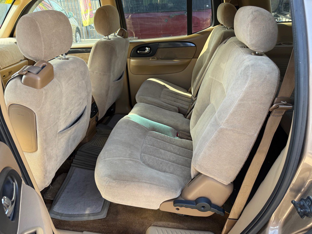 2003 GMC Envoy Image 9