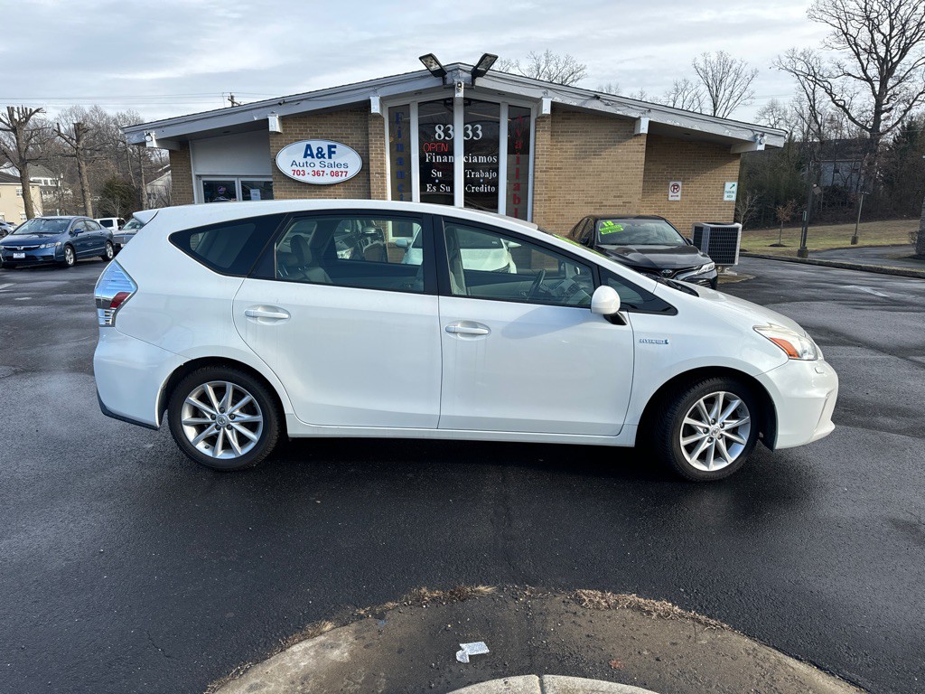 2013 Toyota Prius Image 8