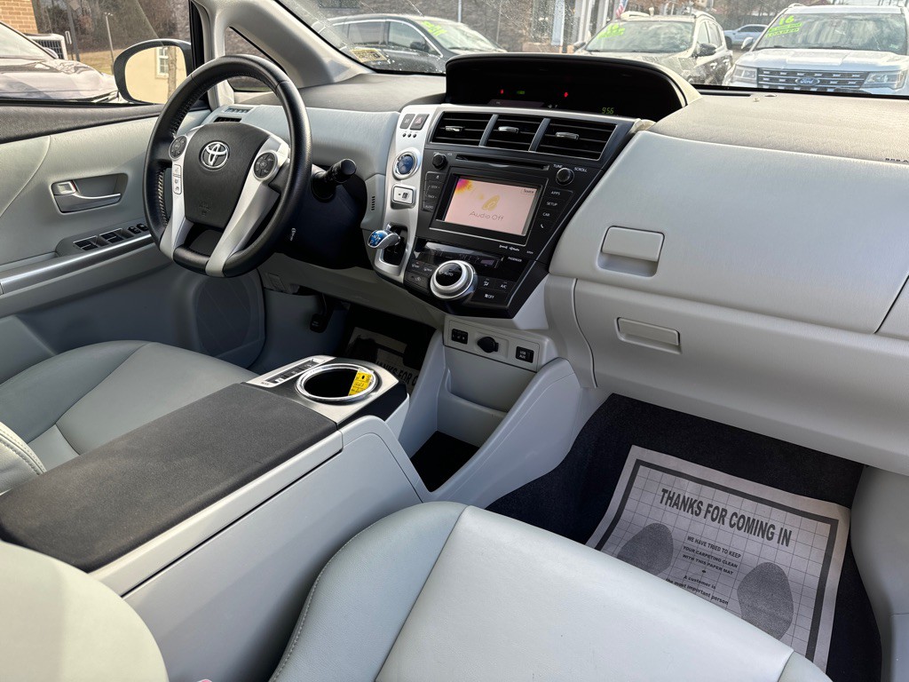 2013 Toyota Prius Image 10