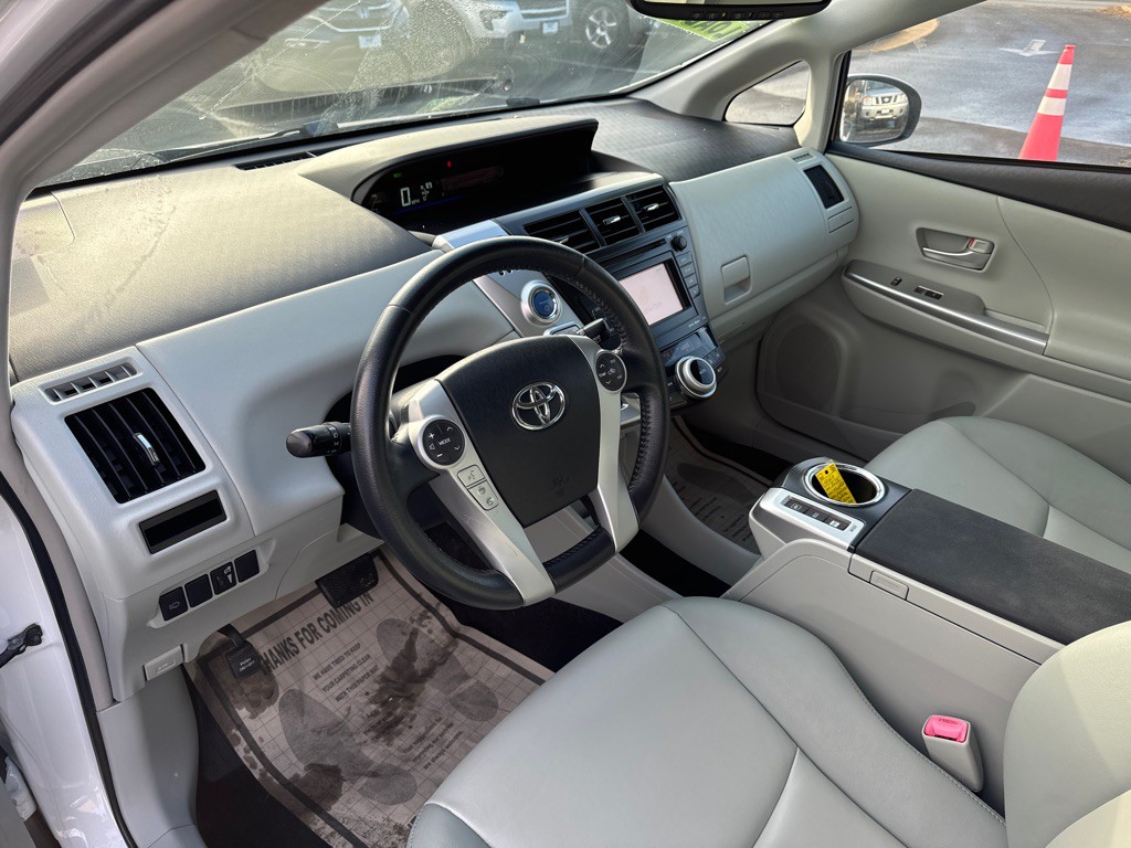 2013 Toyota Prius Image 14