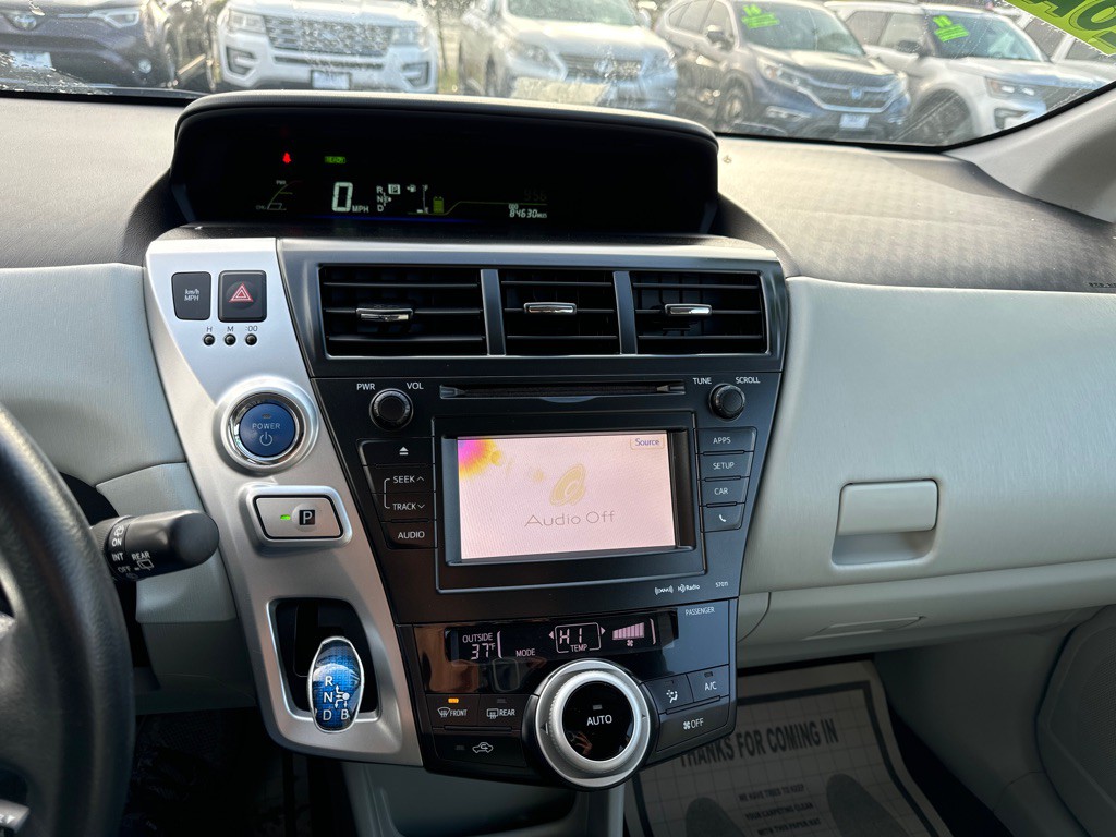 2013 Toyota Prius Image 15
