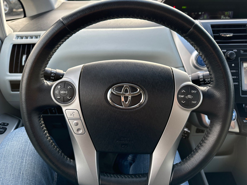 2013 Toyota Prius Image 17