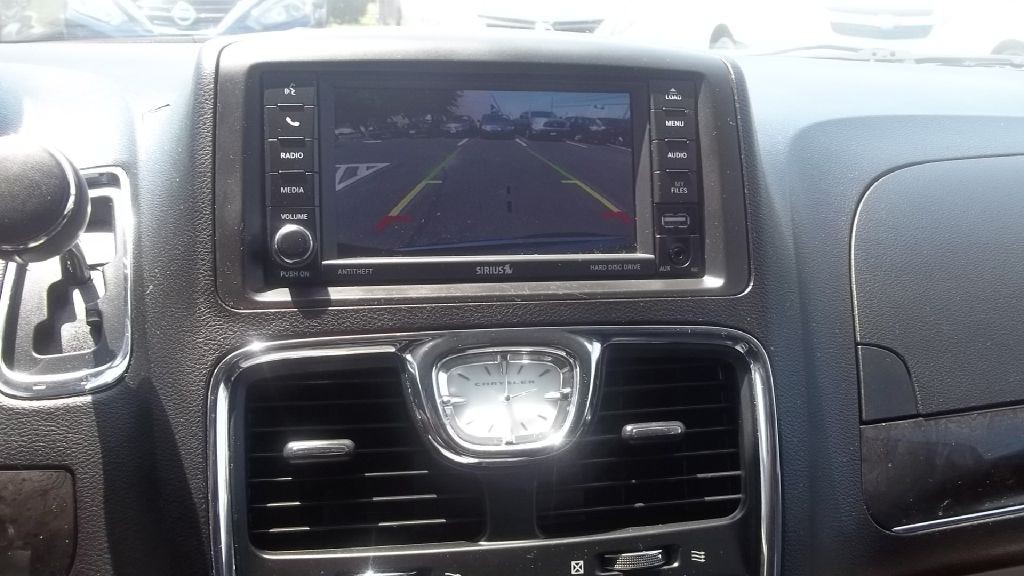 2013 Chrysler Town & Country Image 14