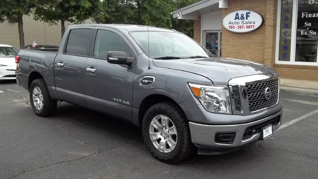 2017 Nissan Titan Image 2