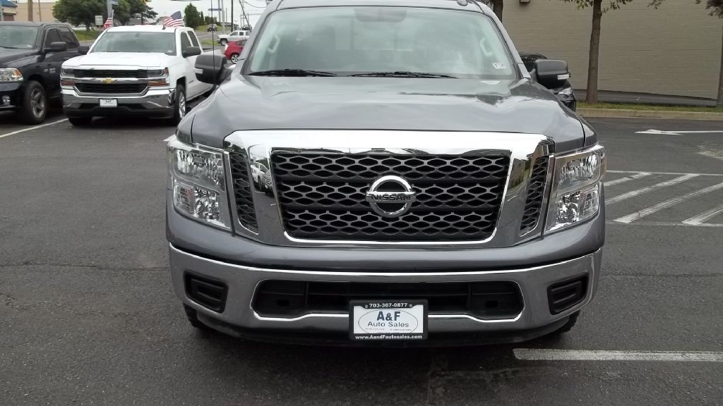 2017 Nissan Titan Image 3