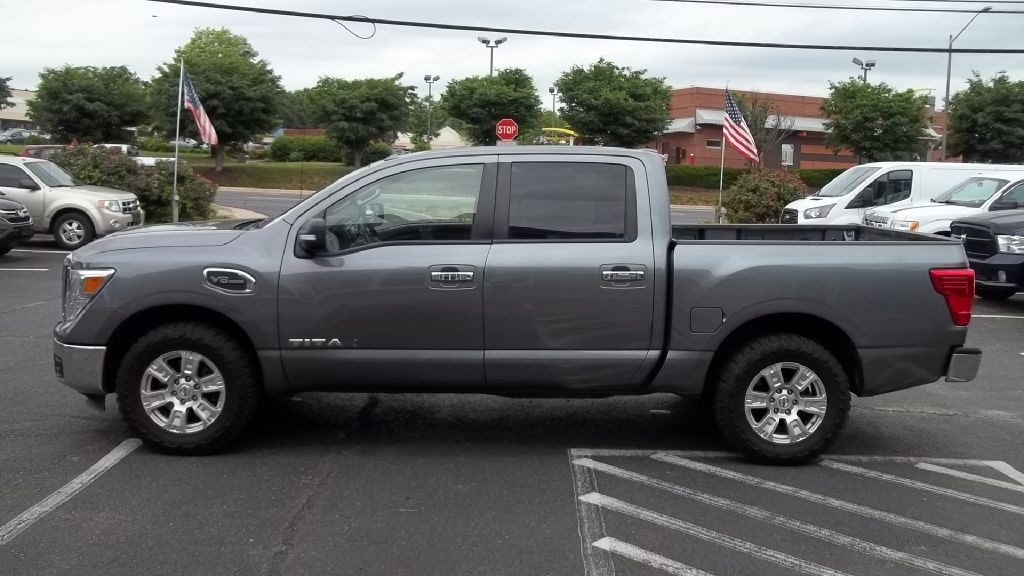 2017 Nissan Titan Image 5