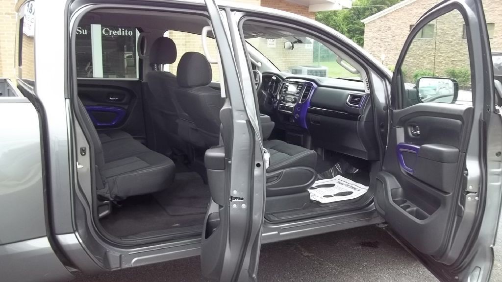 2017 Nissan Titan Image 10