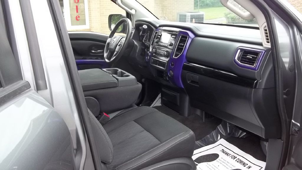 2017 Nissan Titan Image 11