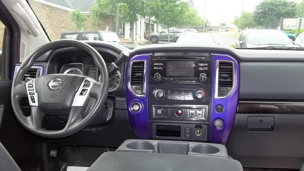 2017 Nissan Titan Image 12
