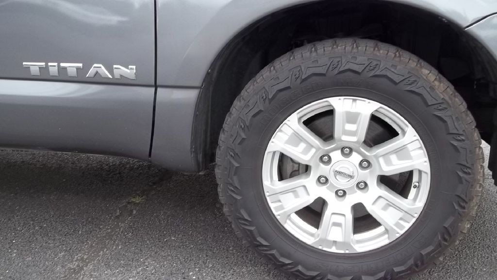 2017 Nissan Titan Image 13
