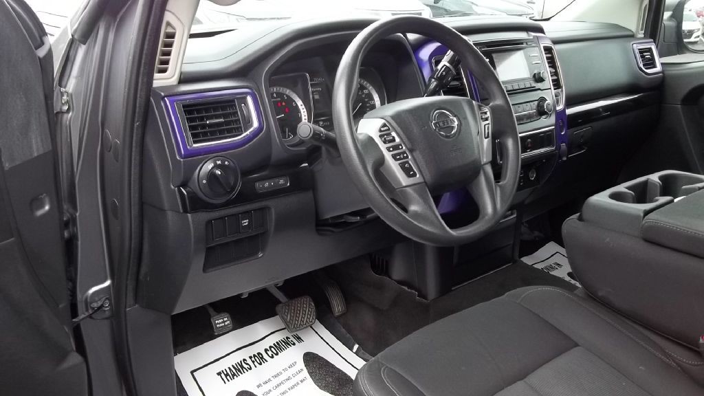 2017 Nissan Titan Image 14