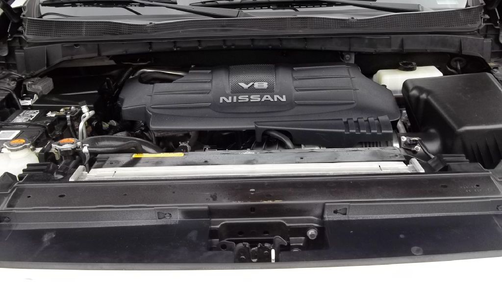 2017 Nissan Titan Image 18